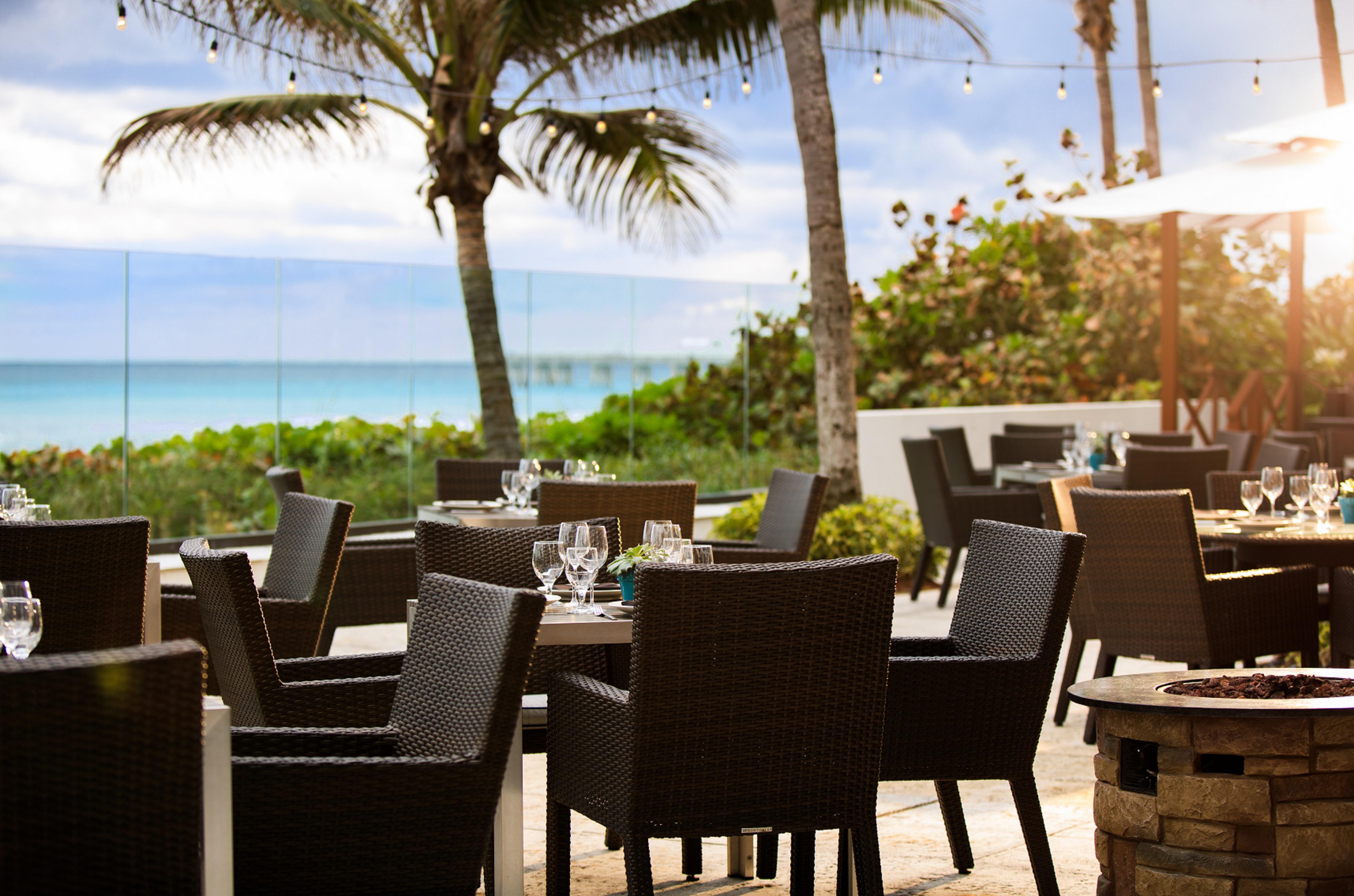 Tideline Palm Beach Ocean Resort And Spa Exteriör bild