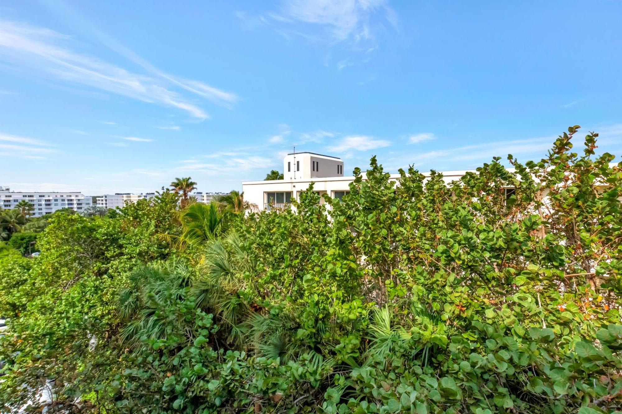 Tideline Palm Beach Ocean Resort And Spa Exteriör bild