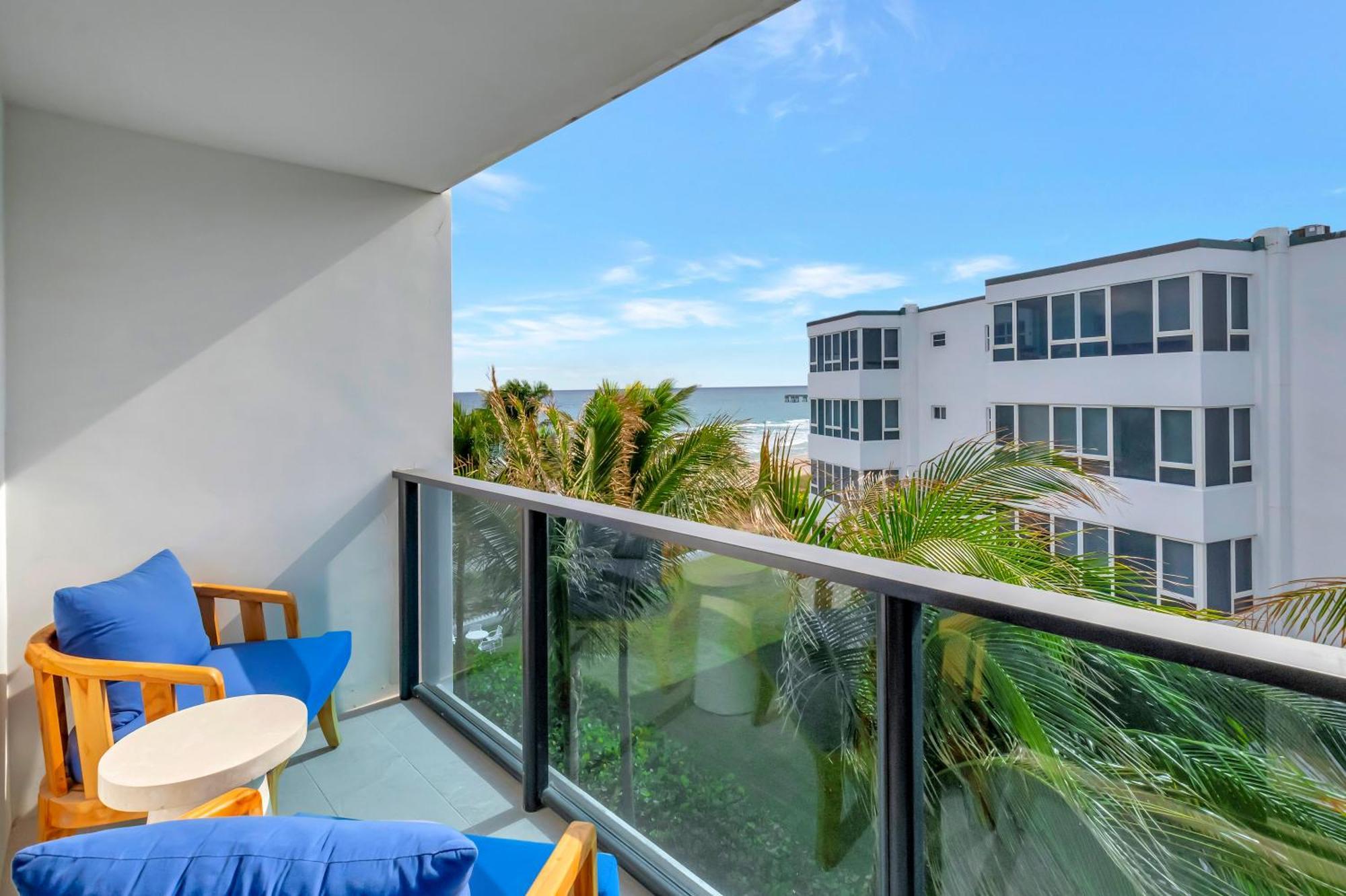 Tideline Palm Beach Ocean Resort And Spa Exteriör bild