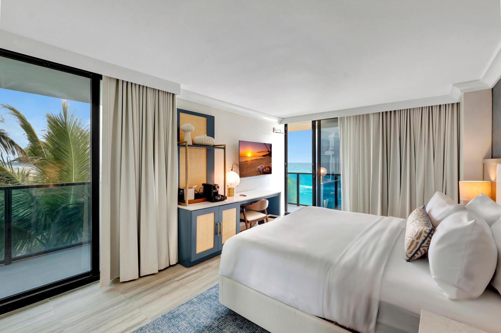Tideline Palm Beach Ocean Resort And Spa Exteriör bild