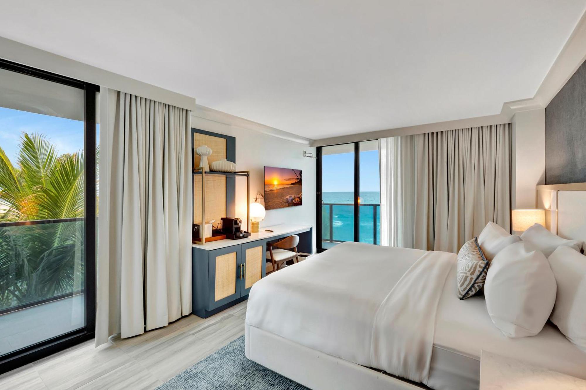 Tideline Palm Beach Ocean Resort And Spa Exteriör bild