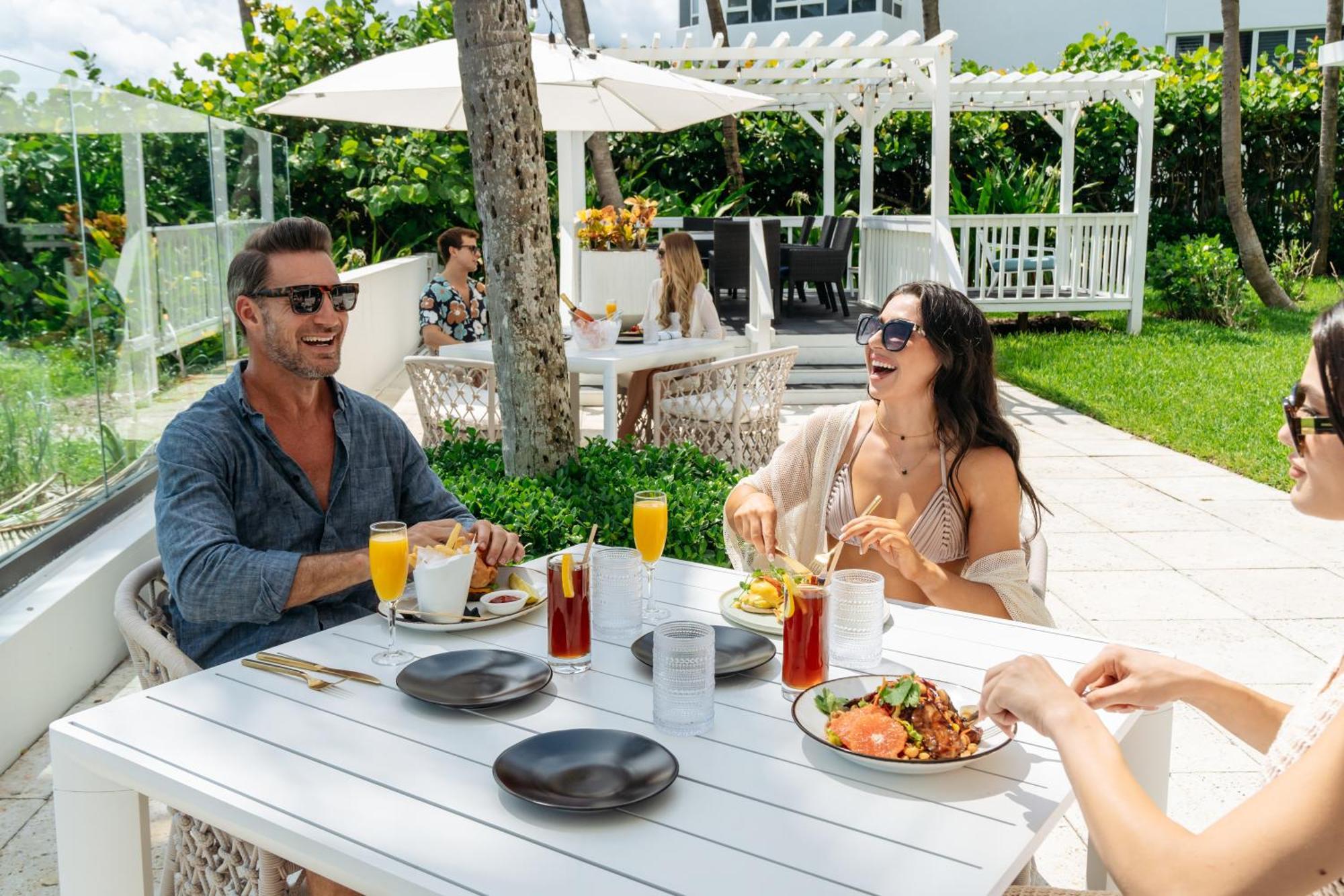 Tideline Palm Beach Ocean Resort And Spa Exteriör bild
